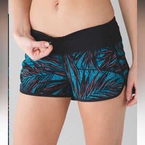 Lululemon Speed Short
Palm Lace Tofino Teal Multi / Black
